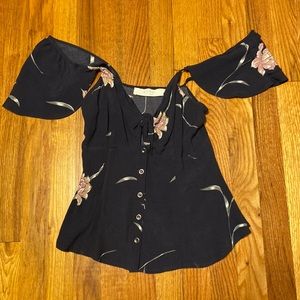 Off the shoulder floral top! Great condition- never worn!